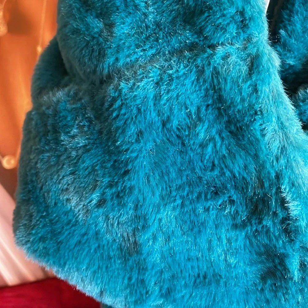 BEAUTIFUL Faux Fur Infinity Scarf Teal Green 9.5” X 68 Inches